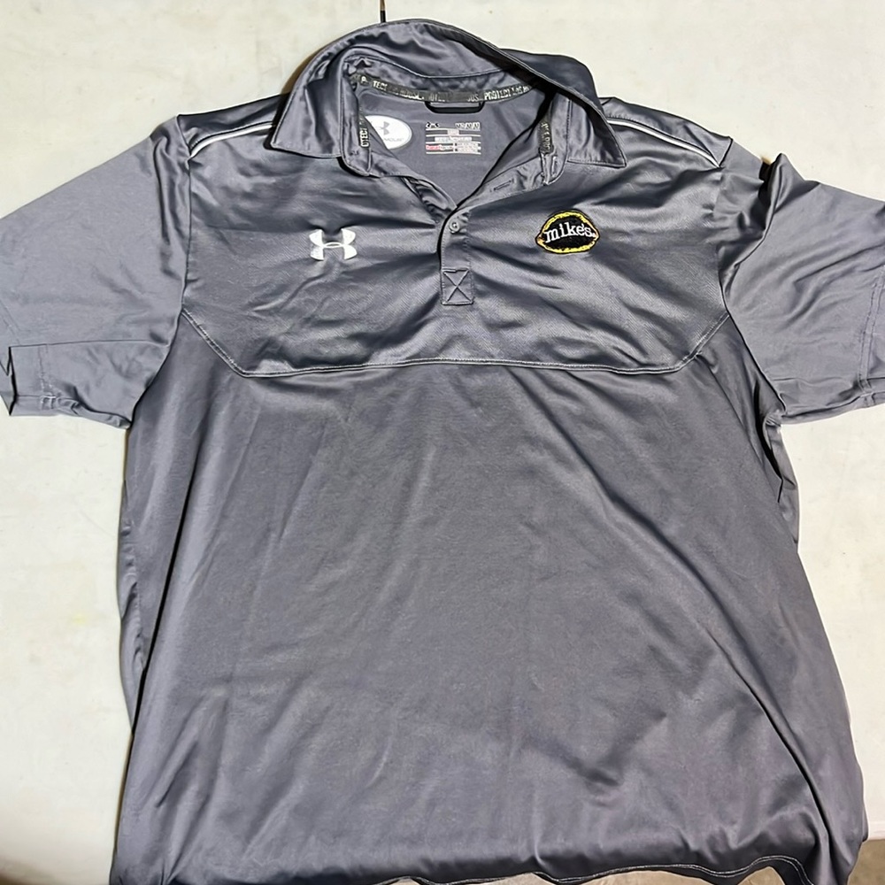 Men’s Medium under Armour mikes lemonade